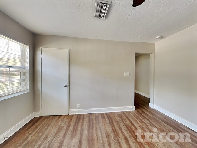 Foto del edificio - 3909 W Wallace Ave