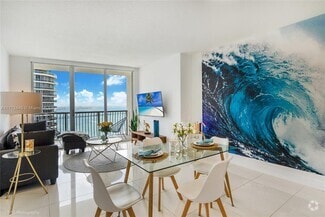 Building Photo - 1750 N Bayshore Dr
