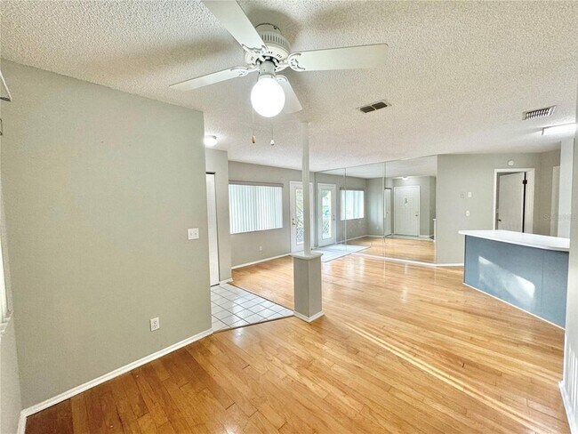 Foto del edificio - 8302 Waterview Way