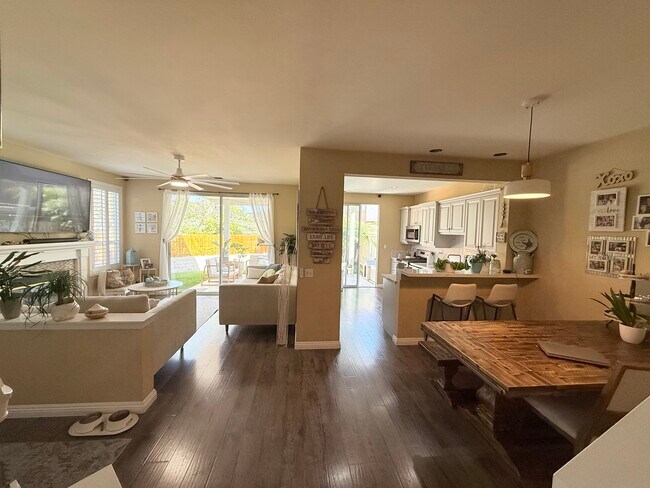 Building Photo - 2204 Lago Ventana