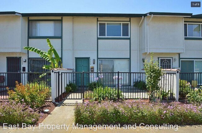 Building Photo - 2 br, 1.5 bath House - 4630 Granada Way