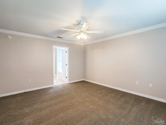 Foto del edificio - 615 Batten Blvd