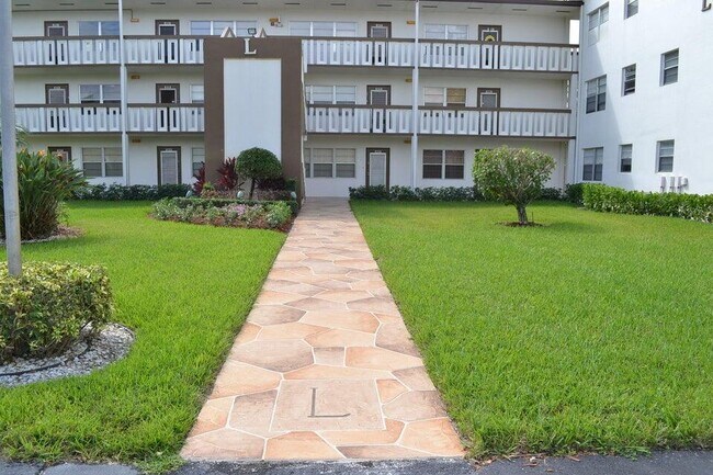 Foto del edificio - 467 Mansfield L