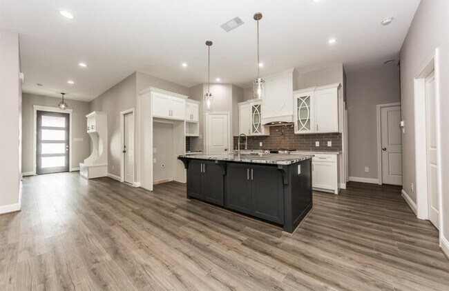 Building Photo - 1105 Glynn Dr