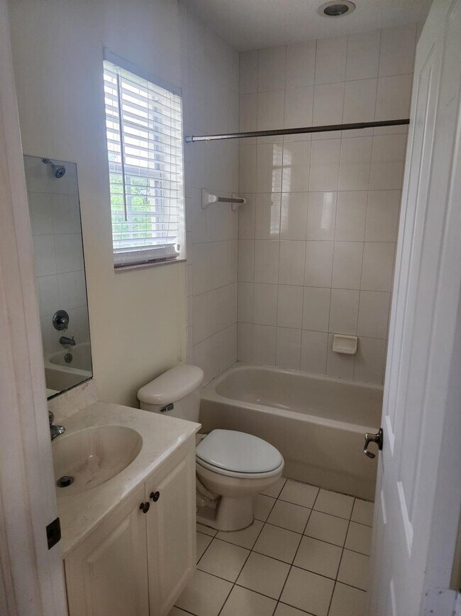 Building Photo - 460 Marbella Dr