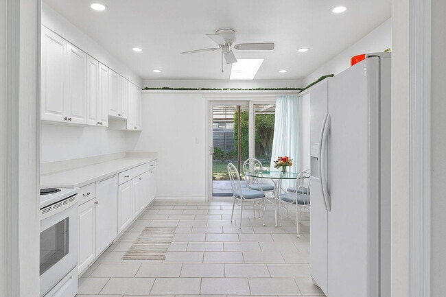 Building Photo - 115 Palamino Cir