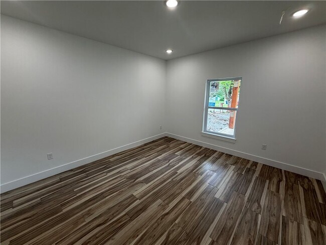 Foto del edificio - 916 N Sang Ave