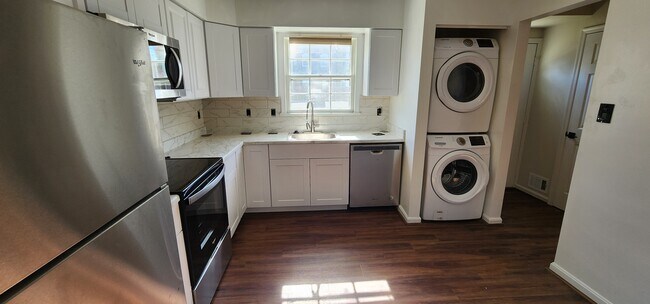 Foto del edificio - 4628 Whitaker Pl