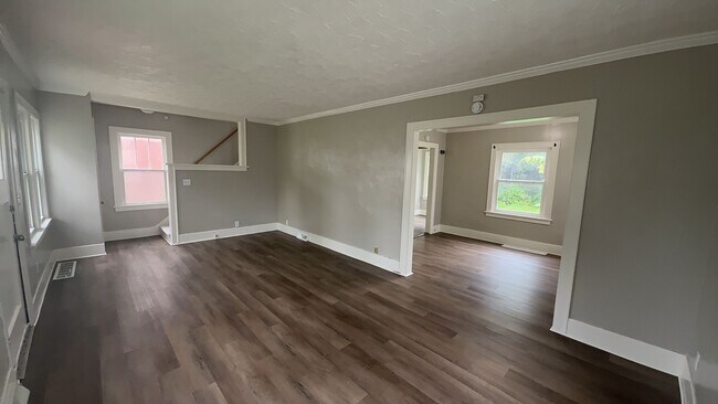 Foto del edificio - 2040 Wyndhurst Rd
