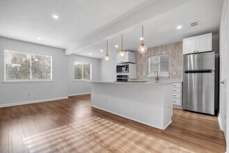 Building Photo - 1414 Shallow Brook