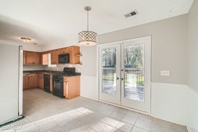 3 br, 2 bath House - 1390 Andrew Court UNIT - 4