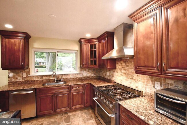 Foto del edificio - 5829 Lebanon Rd