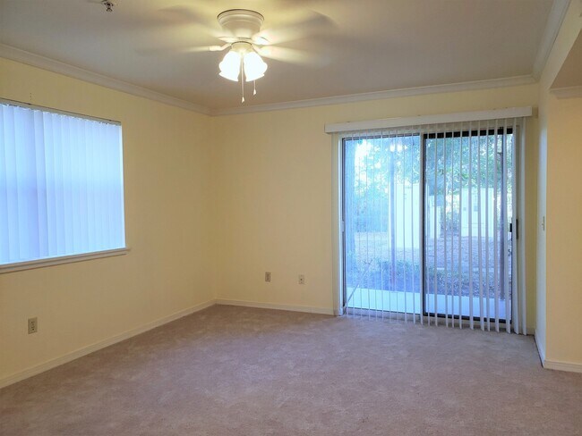Building Photo - FOR RENT. 1 bedroom 1 bathroom condo first...