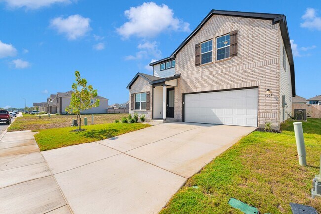 Building Photo - Spacious Far West San Antonio Gem