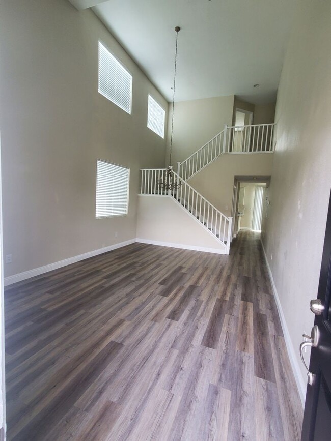 Building Photo - 4 Bedroom home in Elk Grove