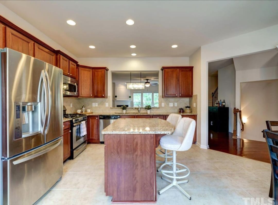Room in Townhome on Macedonia Lake Dr - Room in Townhome on Macedonia Lake Dr