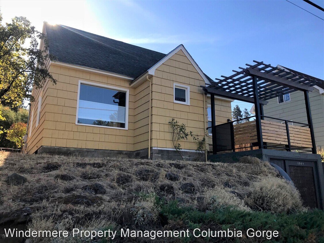 Primary Photo - 3 br, 1.5 bath House - 1908 Mt Hood St