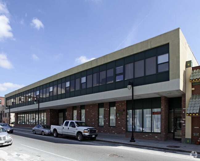 Building Photo - 271-285 Main St