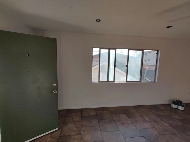 Lliving Room - 639 W 81st St