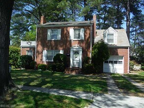 Building Photo - 1040 S Lexan Crescent