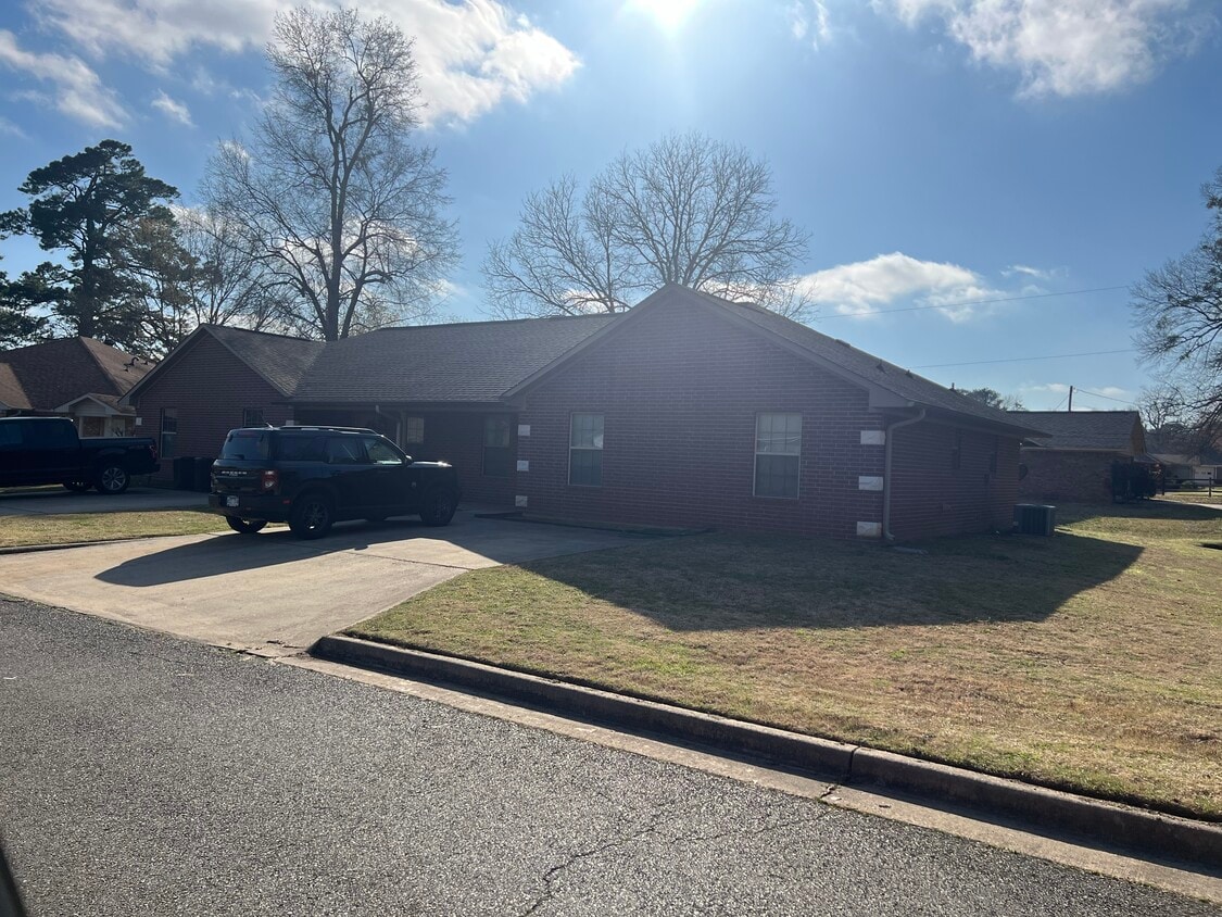 Primary Photo - 2310 Red Branch Dr