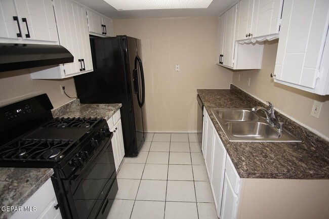 Building Photo - 10551 Kinross Ave