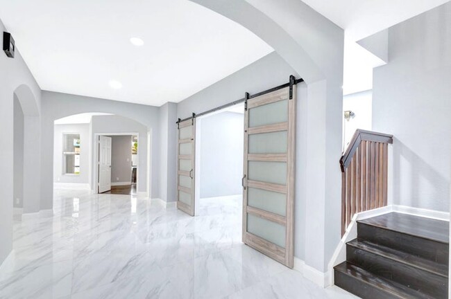 Building Photo - 6463 Paradise Cv