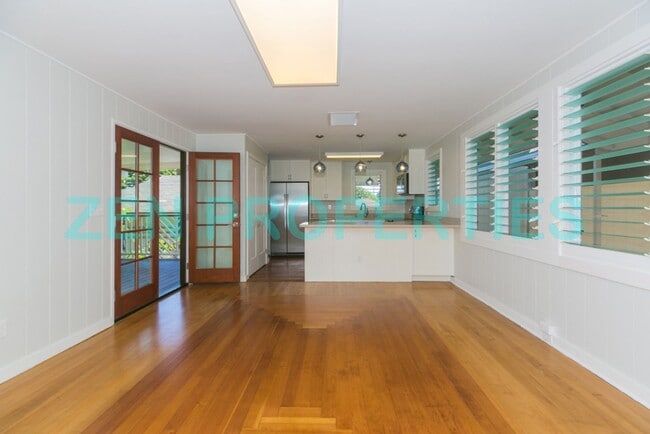 Building Photo - 3167 Charles St