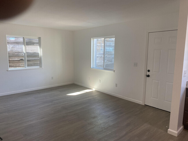 Foto del edificio - 850 Rosalind Ave