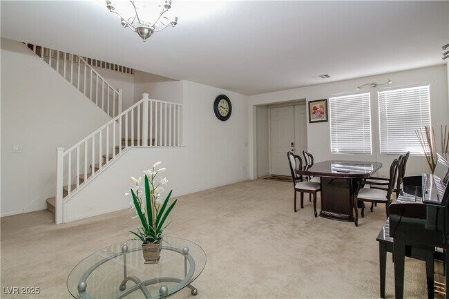 Foto del edificio - 8 Summit Creek Ave