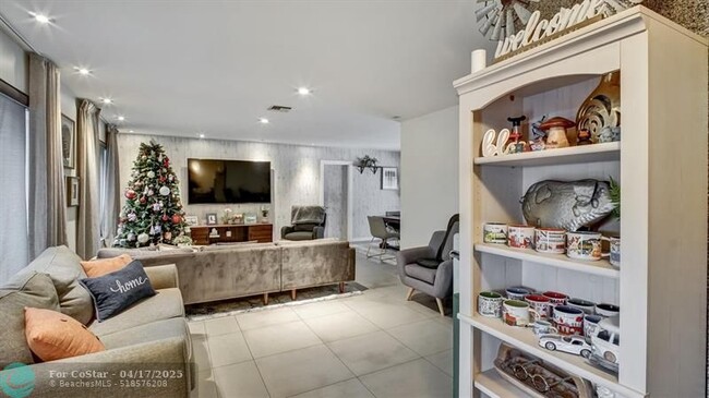 Foto del edificio - 661 S Fig Tree Ln