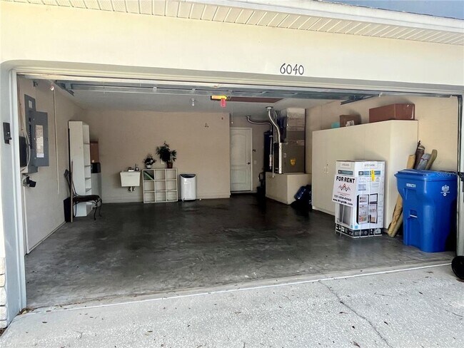 Foto del edificio - 6040 Sandhill Ridge Dr