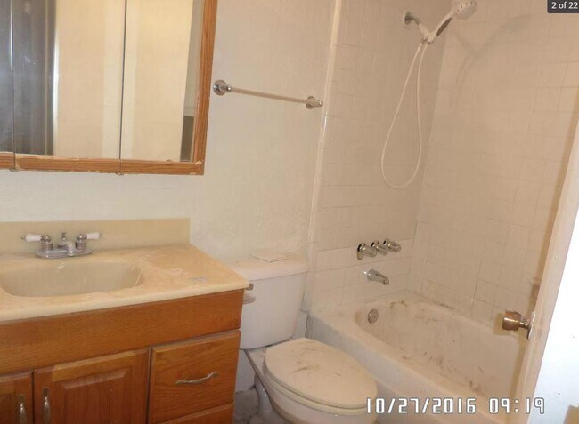 Foto del edificio - 1600 N Wilmot Rd