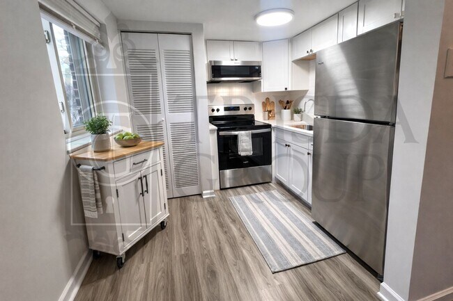 Foto del edificio - Move In Ready! North Hills School District, Parking, Updated 2 BR, Quartz Countertops, AC, Laundr...