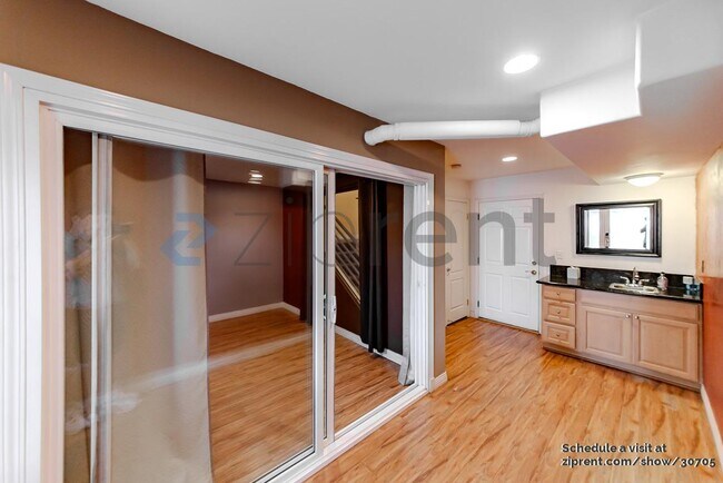 Foto del edificio - 11622 Oxnard St