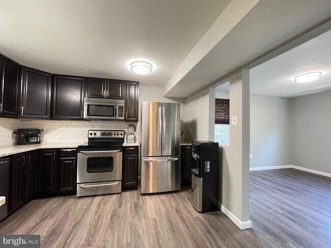 Foto del edificio - 1320 Huntover Dr