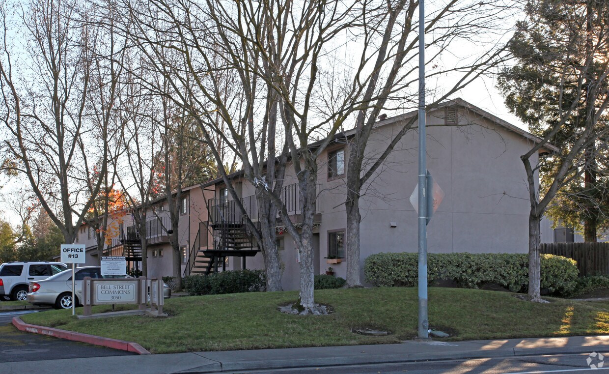 Bell Street Commons Apartments in Sacramento, CA