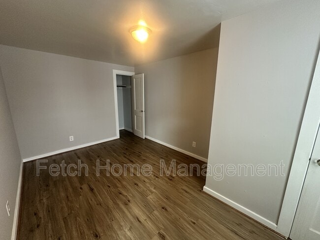 Building Photo - 408 New St