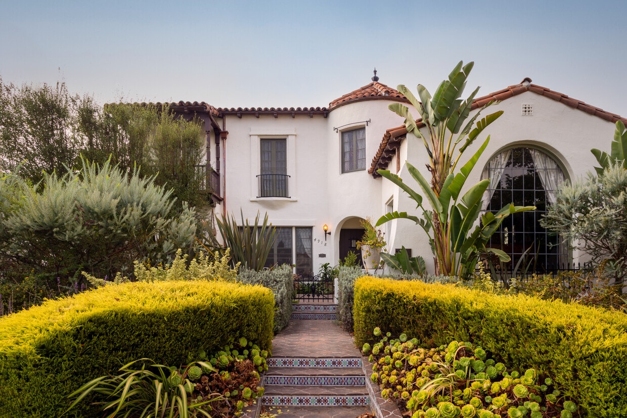 House - 4918 Angeles Vista Blvd