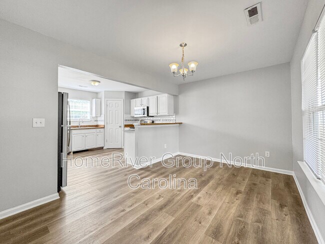Building Photo - 1437 Crandon Dr