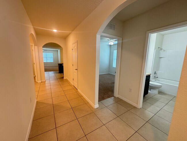 Foto del edificio - Beautiful 4 Bedroom 2 Bathroom Home in Winter Haven!