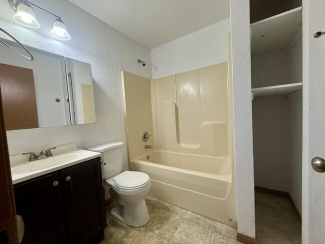 Foto del edificio - 81 Hillside Ln