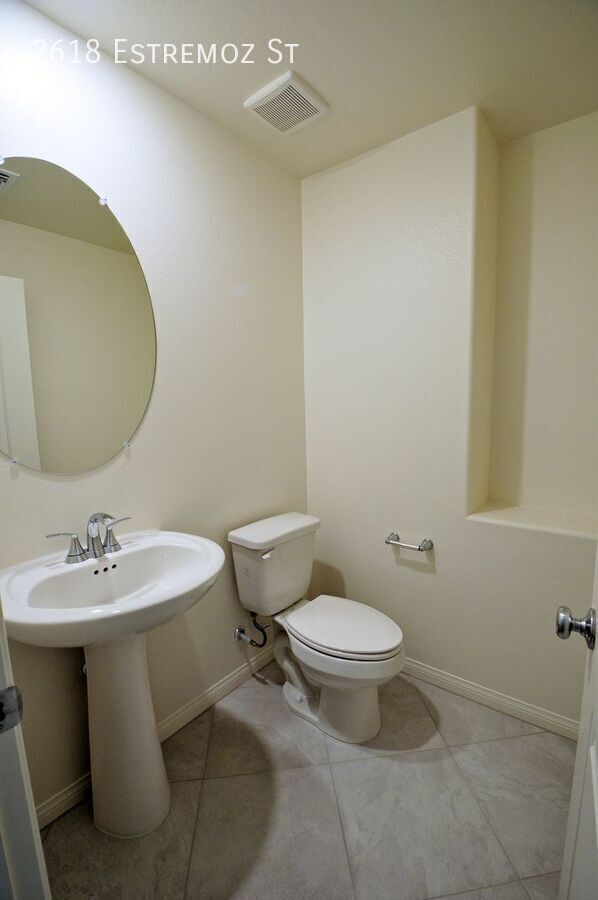 Foto del edificio - 2618 Estremoz St