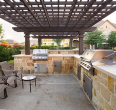 Building Photo - Riachi at One21