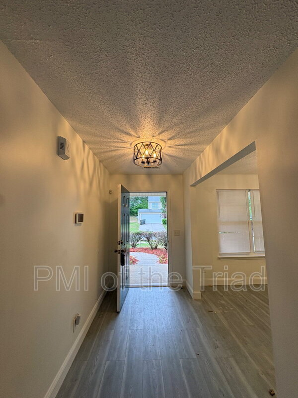 Foto del edificio - 202 Kinnley Ct