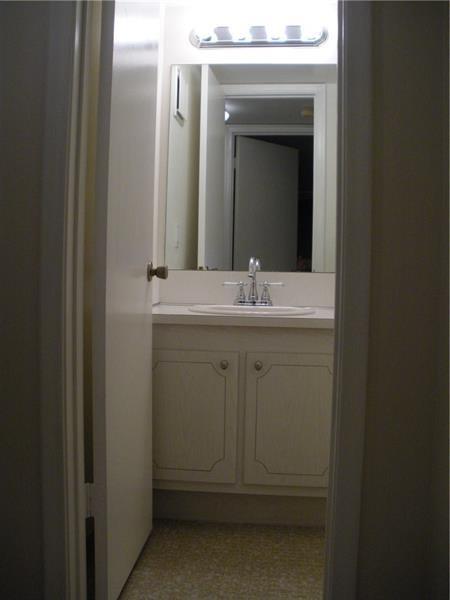 Building Photo - 3034 Ellesmere B