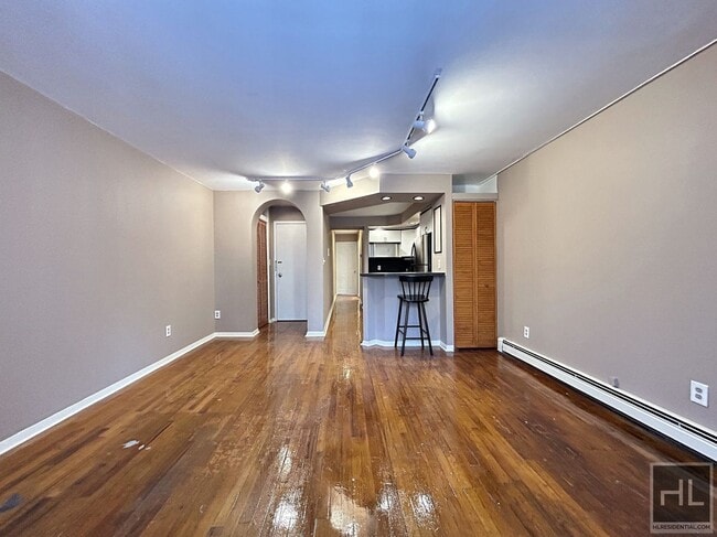Building Photo - Lovely Brownstone 1BR + Private Backyard w...
