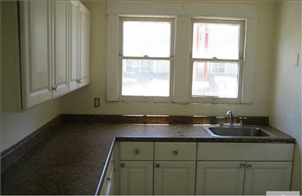Primary Photo - 1100 Lime Ave