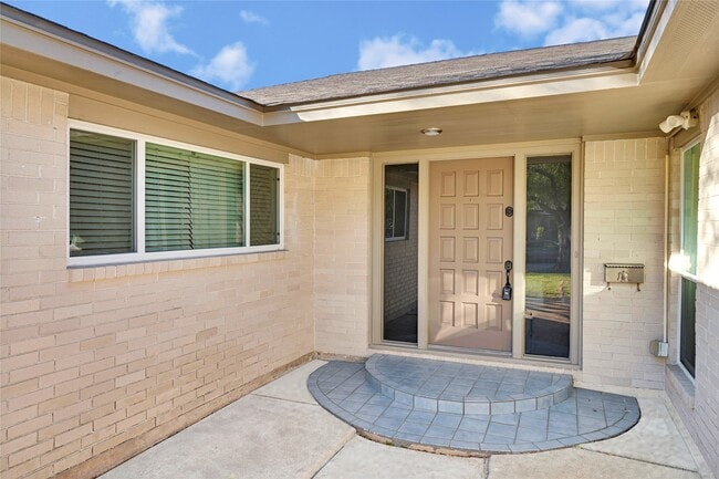 Foto del edificio - 8802 Tanager St