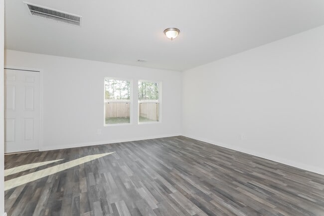 Building Photo - 15794 Del Norte Dr